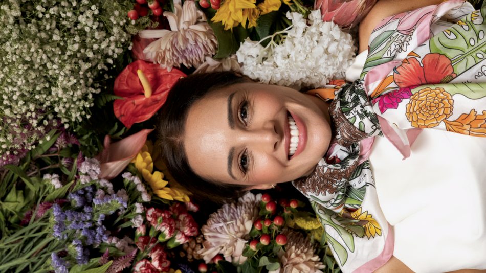 Retrato entre flores · horizontal